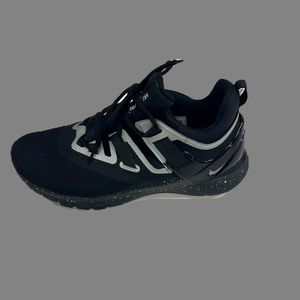 NIKE MEN FLEX METHOD TR TRAINING SHOES BLACK WHITE AND METALIC IN SIZE 8.5